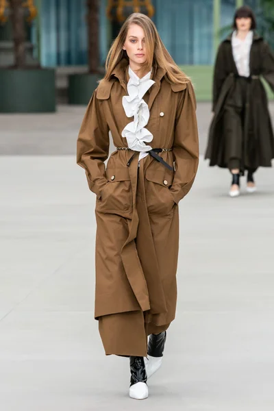 Look 3